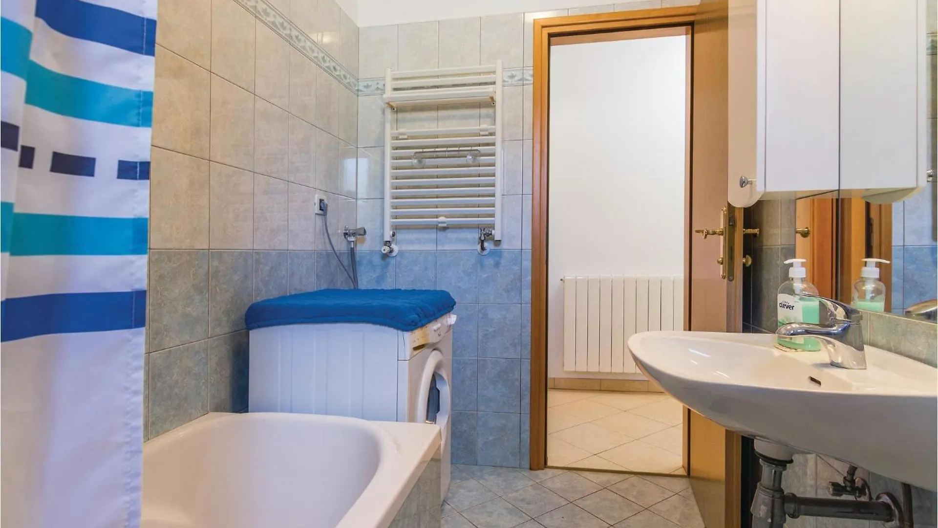 Beautiful Apartment In Porec With Kitchen