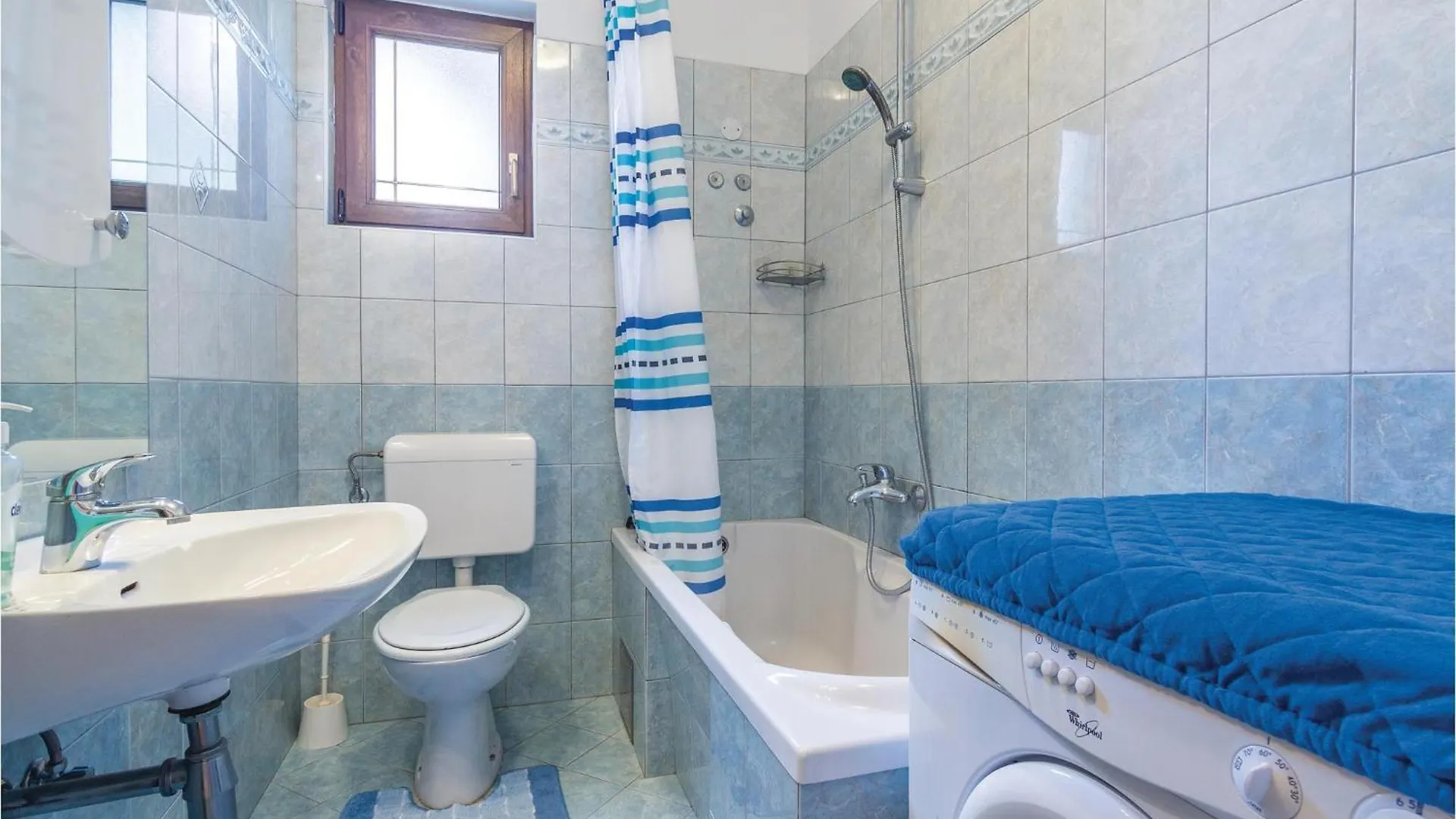 Beautiful Apartment In Porec With Kitchen 0*,