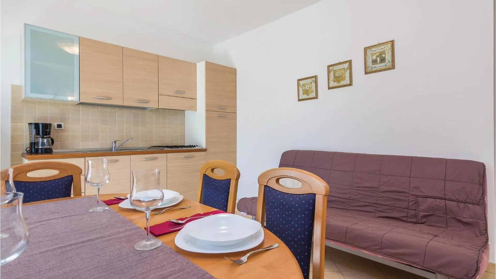 Beautiful Apartment In Porec With Kitchen Croácia